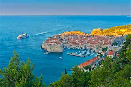 sunset and ship - Old Town (Stari Grad), UNESCO World Heritage Site, Dubrovnik, Dalmatia, Croatia, Europe Stock Photo - Premium Royalty-Free, Code: 6119-07453049