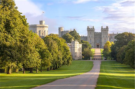 The Long Walk with Windsor Castle in the background, Windsor, Berkshire, England, United Kingdom, Europe Stock Photo - Premium Royalty-Free, Code: 6119-07845351