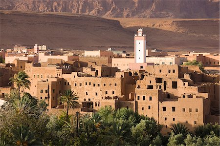 View over the town of Tinerhir showing crumbling kasbahs, palm groves and a modern minaret, Tinerhir, Morocco, North Africa, Africa Foto de stock - Sin royalties Premium, Código: 6119-08266499