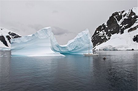 simsearch:700-03484601,k - Sailing yacht and iceberg, Errera Channel, Antarctic Peninsula, Antarctica, Polar Regions Foto de stock - Sin royalties Premium, Código: 6119-08267057