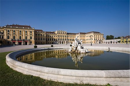 Front Facade, Schonbrunn Palace, UNESCO World Heritage Site, Vienna, Austria, Europe Stock Photo - Premium Royalty-Free, Code: 6119-08267312