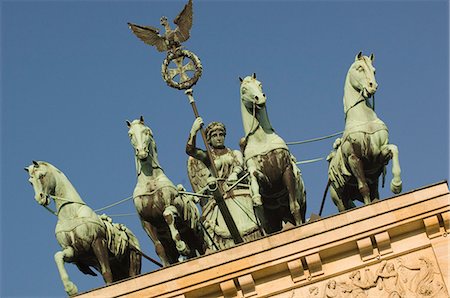 statues on building top - Four Horses, Brandenburg Gate, Berlin, Germany Stock Photo - Premium Royalty-Free, Code: 6119-08267563