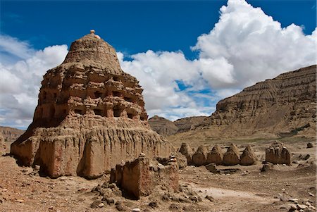 stupa - Old mud stupa in the old kingdom of Guge in the most western part of Tibet, China, Asia Stock Photo - Premium Royalty-Free, Code: 6119-08269705