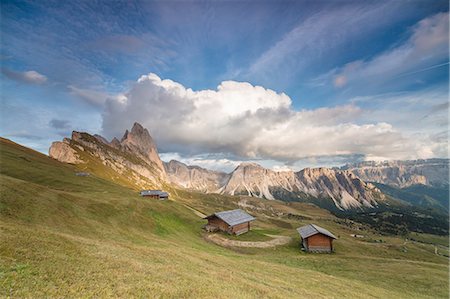 Sunset on the green meadows and huts of the Odle mountain range seen from Seceda, Val Gardena, Trentino-Alto Adige, Italy, Europe Photographie de stock - Premium Libres de Droits, Code: 6119-08841061