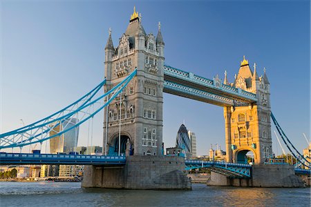 symmetrical - Tower Bridge, London, England, United Kingdom, Europe Stock Photo - Premium Royalty-Free, Code: 6119-09073867