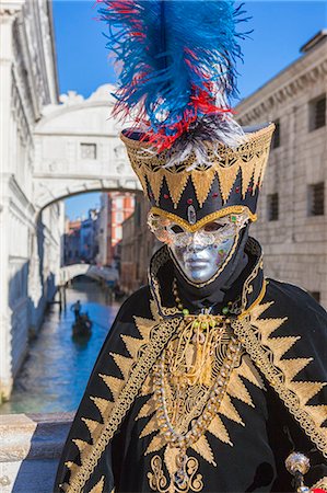 simsearch:841-06030938,k - Colourful mask and costume of Carnival of Venice, Venice, Veneto, Italy, Europe Foto de stock - Sin royalties Premium, Código: 6119-09073975