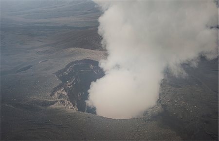 Smoking Ambrym volcano, Vanuatu, Pacific Foto de stock - Sin royalties Premium, Código: 6119-09074220