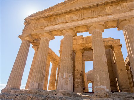 simsearch:841-07523215,k - Temple of Concord, Greek ruins of Agrigento, UNESCO World Heritage Site, Sicily, Italy, Europe Foto de stock - Sin royalties Premium, Código: 6119-09074472