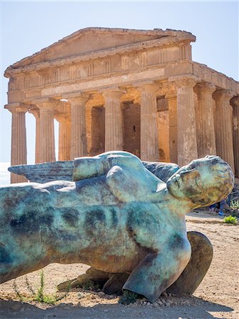 simsearch:841-07523215,k - Greek ruins of Agrigento, UNESCO World Heritage Site, Sicily, Italy, Europe Foto de stock - Sin royalties Premium, Código: 6119-09074474