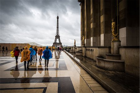 simsearch:400-04974897,k - Heading towards the Eiffel Tower, tourists brave the rain in colourful ponchos at the Palais De Chaillot, Paris, France, Europe Stock Photo - Premium Royalty-Free, Code: 6119-09074631