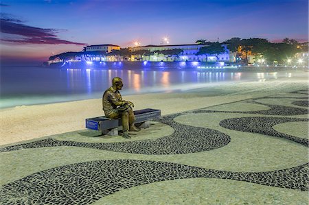 Brazilian poet Carlos Drummond de Andrade statue at Copacabana beach sidewalk, Rio de Janeiro, Brazil, South America Foto de stock - Sin royalties Premium, Código: 6119-09074872