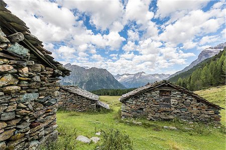 Typical alpine stone huts, Entova Alp, Malenco Valley, Sondrio province, Valtellina, Lombardy, Italy, Europe Photographie de stock - Premium Libres de Droits, Code: 6119-09085530