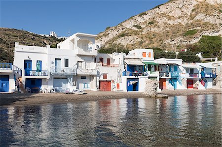 Colourful fishermen's boat houses with Plaka on hill, Klima, Milos, Cyclades, Aegean Sea, Greek Islands, Greece, Europe Photographie de stock - Premium Libres de Droits, Code: 6119-09161990