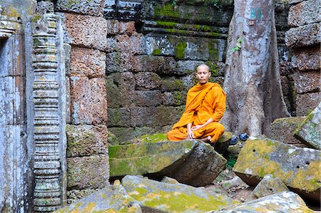 Buddhist monk sitting in a ruined temple in Angkor, UNESCO World Heritage Site, Siem Reap, Cambodia, Indochina, Southeast Asia, Asia Stock Photo - Premium Royalty-Free, Code: 6119-09170042