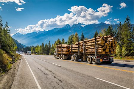 Timber laden Freightliner travelling on the Trans Canada Highway in Glacier National Park, British Columbia, Canada, North America Stock Photo - Premium Royalty-Free, Code: 6119-09127145