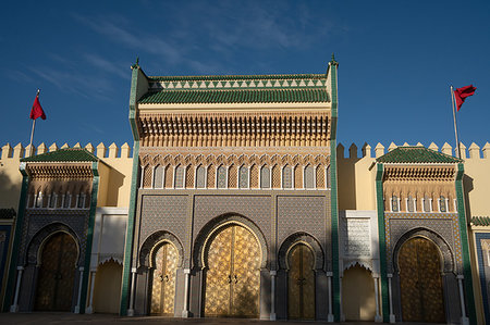 Moorish gates, battlements and the Moroccan flag, the facade of the Dar el-Makhzen (Royal Palace), New Fez, Morocco, North Africa, Africa Stock Photo - Premium Royalty-Free, Code: 6119-09253349