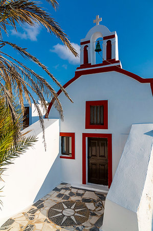 simsearch:841-07913791,k - View of small traditional whitewashed church near Oia, Santorini, Cyclades, Aegean Islands, Greek Islands, Greece, Europe Foto de stock - Sin royalties Premium, Código: 6119-09253443