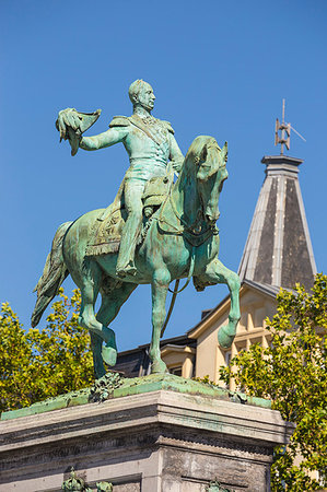 Place Guillaume II, equestrian statue of Grand Duke William II, Luxembourg City, Luxembourg, Europe Stock Photo - Premium Royalty-Free, Code: 6119-09213972