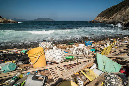 Beach covered in plastic rubbish, Lap Sap Wan, New Territories, Hong Kong, China, Asia Photographie de stock - Premium Libres de Droits, Code: 6119-09214151