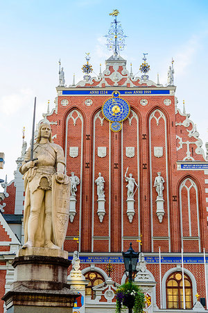 statues on building top - Statue of the Knight Roland, House of the Blackheads, Town Hall Square, UNESCO World Heritage Site, Riga, Latvia, Europe Stock Photo - Premium Royalty-Free, Code: 6119-09228654