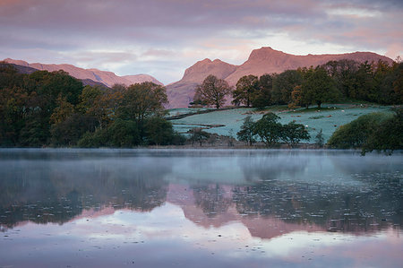 simsearch:841-07590500,k - Langdale Pikes at dawn from Loughrigg Tarn, Lake District National Park, UNESCO World Heritage Site, Cumbria, England, United Kingdom, Europe Stock Photo - Premium Royalty-Free, Code: 6119-09239121