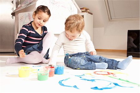 Girl and boy playing with finger paint Stock Photo - Premium Royalty-Free, Code: 6122-07693903