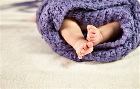 Newborn feet Stock Photo - Premium Royalty-Free, Code: 6122-07693924