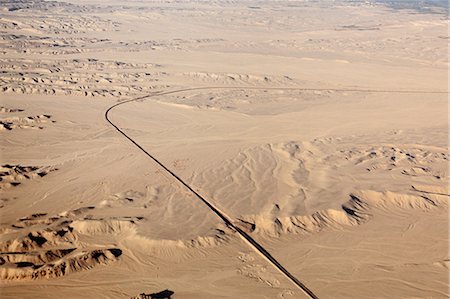 Aerial view of  west bank of river nile and sahara Stock Photo - Premium Royalty-Free, Code: 6122-07694365