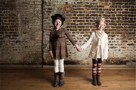 simsearch:614-03469543,k - Young girls dressed up as cat and queen, holding hands Stock Photo - Premium Royalty-Free, Code: 6122-07694477