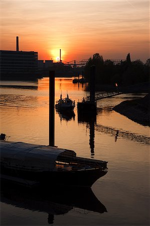 simsearch:649-07520952,k - Dusseldorf harbour at sunset, Germany Stock Photo - Premium Royalty-Free, Code: 6122-07696936