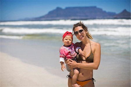 simsearch:649-07585546,k - Woman carrying baby girl on beach Stock Photo - Premium Royalty-Free, Code: 6122-07698736