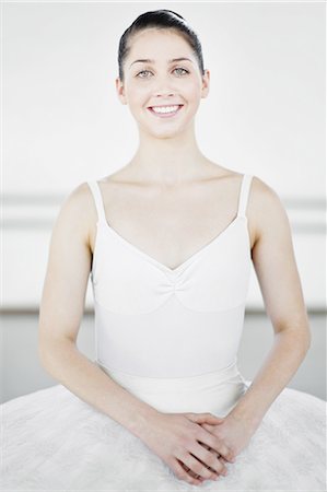 simsearch:6122-07700269,k - Ballet dancer smiling in studio Stock Photo - Premium Royalty-Free, Code: 6122-07700311