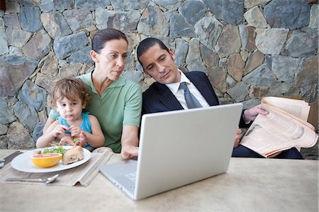 simsearch:6113-07730780,k - Family working at breakfast table Stock Photo - Premium Royalty-Free, Code: 6122-07701103