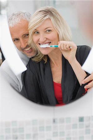 simsearch:649-06717020,k - Woman brushing her teeth with husband Stock Photo - Premium Royalty-Free, Code: 6122-07701436