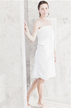 simsearch:649-05521576,k - Woman wrapped in towel in bathroom Stock Photo - Premium Royalty-Free, Code: 6122-07701629