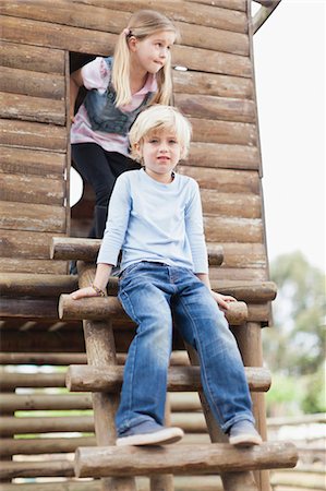 playhouse (children's toy) - Children climbing out of playhouse Stock Photo - Premium Royalty-Free, Code: 6122-07702629