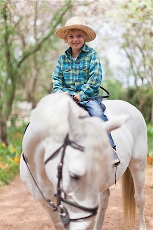 simsearch:649-05649029,k - Smiling boy riding horse in park Stock Photo - Premium Royalty-Free, Code: 6122-07702638