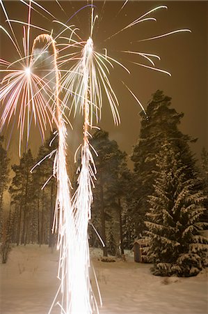 simsearch:614-06719755,k - Fireworks in snowy field Stock Photo - Premium Royalty-Free, Code: 6122-07703299