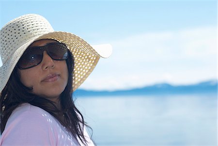 simsearch:614-07806265,k - Woman wearing sunhat by lake Stock Photo - Premium Royalty-Free, Code: 6122-07703354