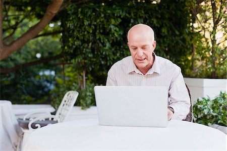 simsearch:6113-07730780,k - Older man using laptop outdoors Stock Photo - Premium Royalty-Free, Code: 6122-07703537