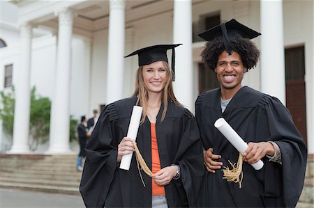 simsearch:6113-07791483,k - Graduates with their degrees on campus Stock Photo - Premium Royalty-Free, Code: 6122-07703609