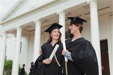 simsearch:6113-07791483,k - Graduates with their degrees on campus Stock Photo - Premium Royalty-Free, Code: 6122-07703610