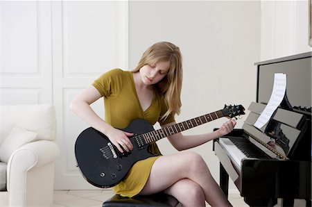 simsearch:649-03858052,k - Teenage girl playing electric guitar Stock Photo - Premium Royalty-Free, Code: 6122-07704043