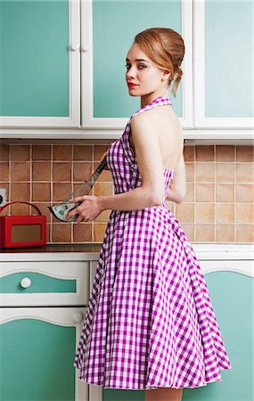 retro lifestyles - Woman cooking in kitchen Stock Photo - Premium Royalty-Free, Code: 6122-07704380