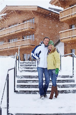 simsearch:6122-07704462,k - Couple walking together in snow Stock Photo - Premium Royalty-Free, Code: 6122-07704499