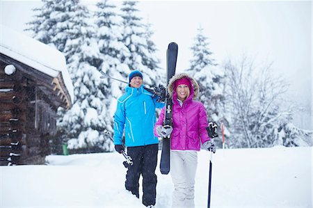 simsearch:6122-07704462,k - Couple carrying skis and poles in snow Stock Photo - Premium Royalty-Free, Code: 6122-07704509