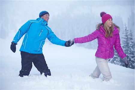simsearch:6122-07704462,k - Couple walking together in snow Stock Photo - Premium Royalty-Free, Code: 6122-07704518
