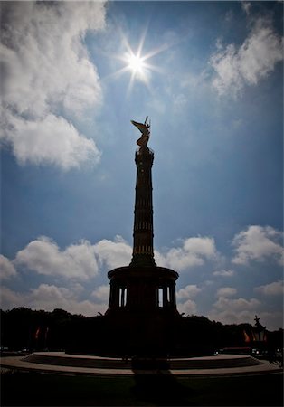 simsearch:6113-06721389,k - Silhouette of ornate tower in courtyard Stock Photo - Premium Royalty-Free, Code: 6122-07704690