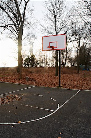 simsearch:632-06317210,k - Basketball court in park Foto de stock - Sin royalties Premium, Código: 6122-07705358