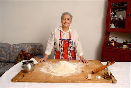 Older woman baking in living room Stock Photo - Premium Royalty-Free, Code: 6122-07705640